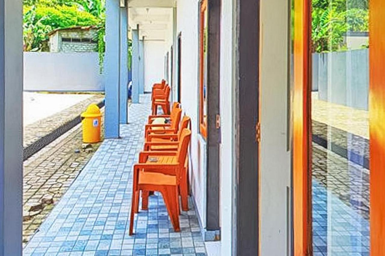 Shekinah Homestay & Cafe Waikabubak Mitra Reddoorz Exterior photo