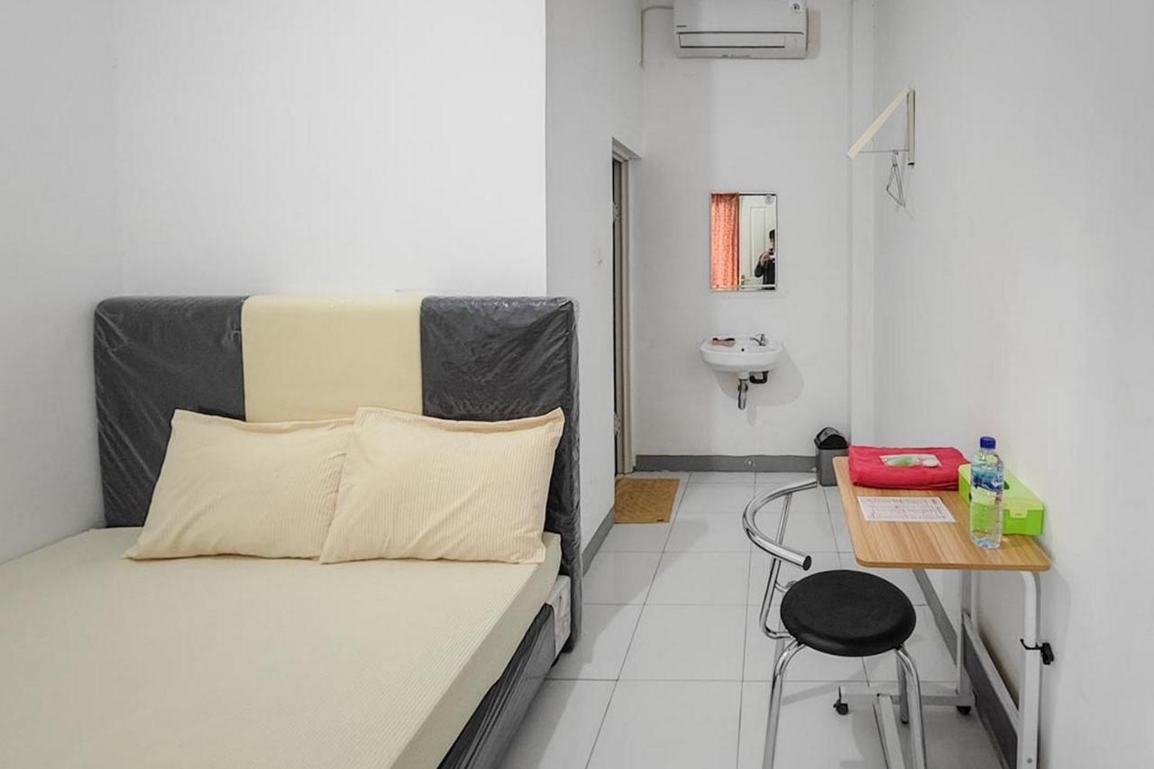 Shekinah Homestay & Cafe Waikabubak Mitra Reddoorz Exterior photo