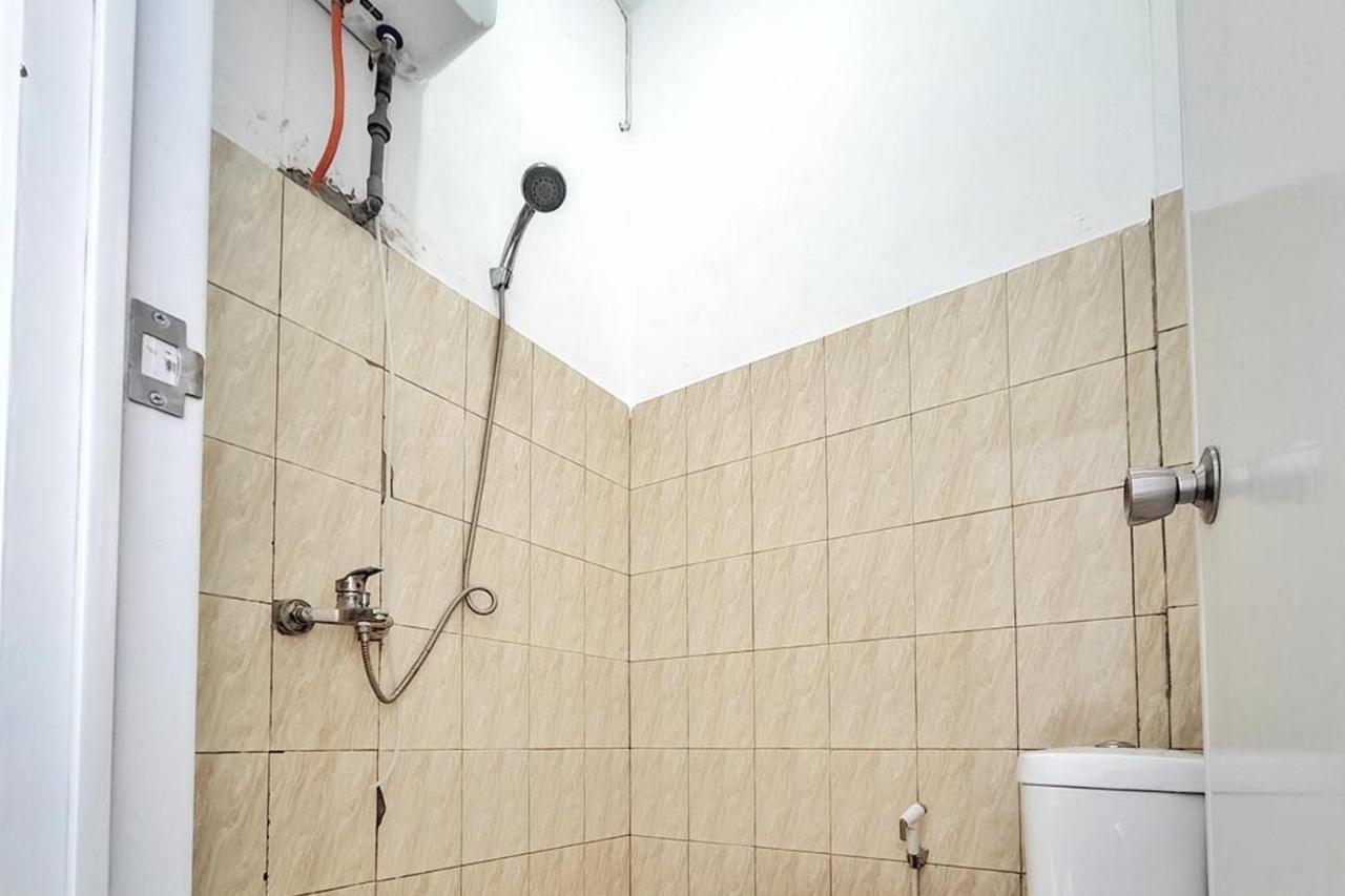 Shekinah Homestay & Cafe Waikabubak Mitra Reddoorz Exterior photo