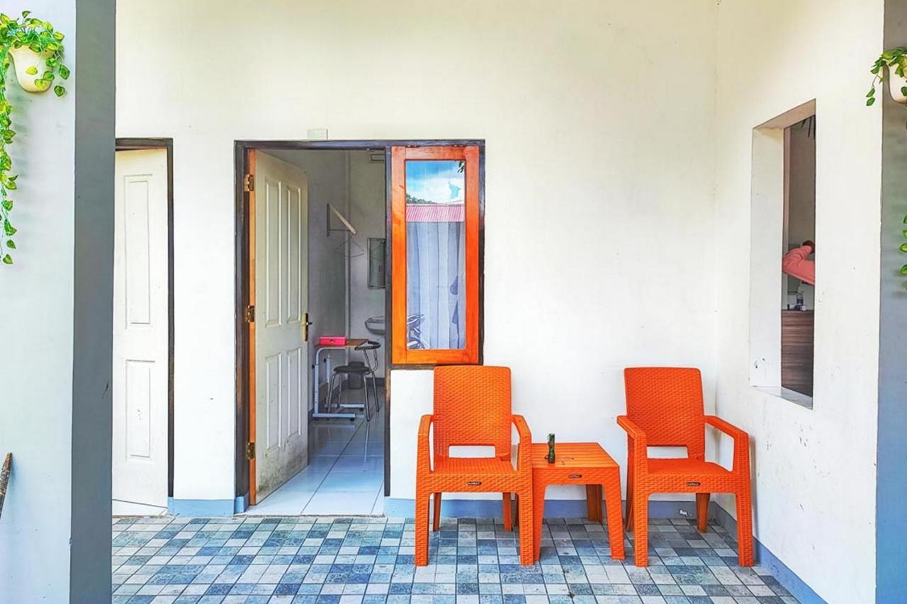 Shekinah Homestay & Cafe Waikabubak Mitra Reddoorz Exterior photo